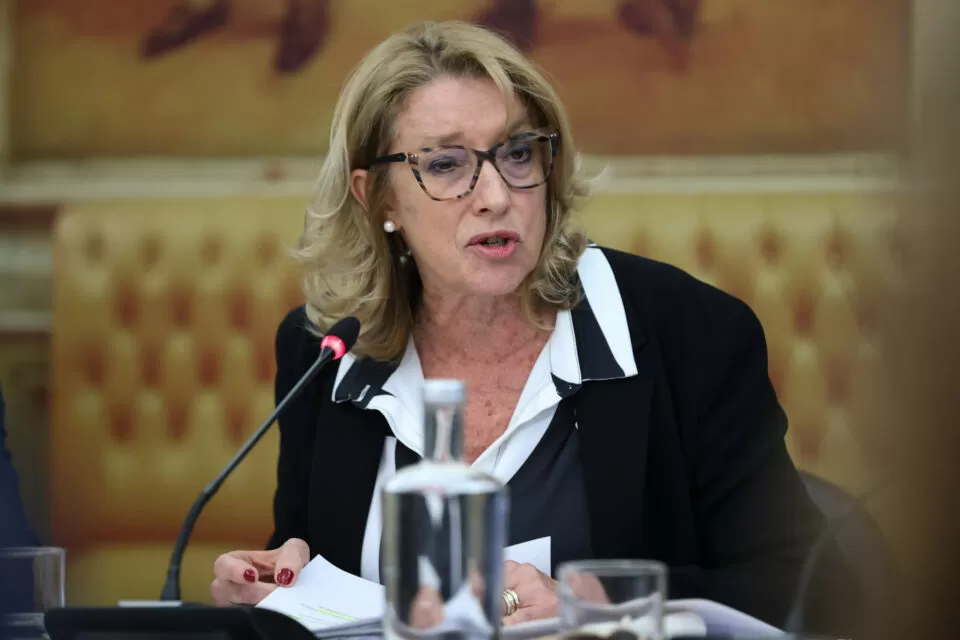 Governo aprova esta quarta-feira subida do salário mínimo para 920 euros em 2026
