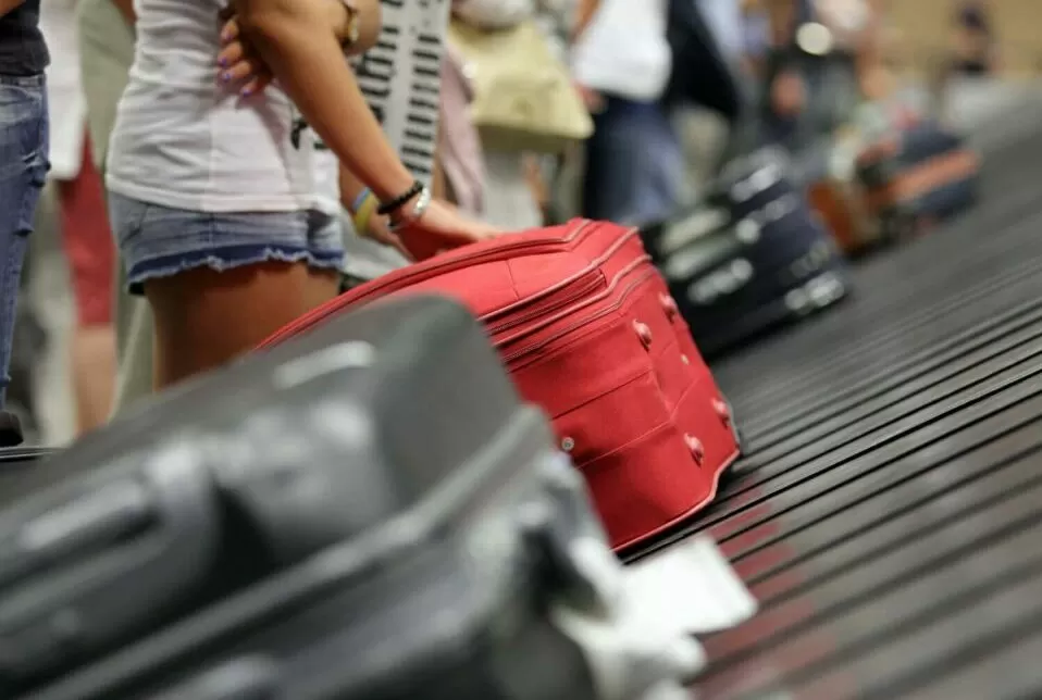 Governo diz que filas e tempo de espera no aeroporto de Lisboa diminuíram