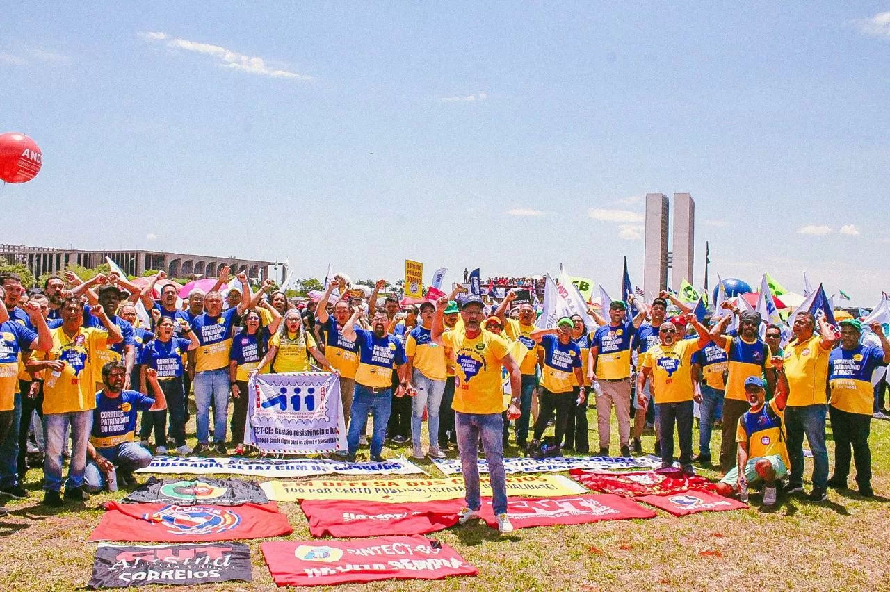 TST julga dissídio, garante reajuste a trabalhadores dos Correios e considera greve legal: ‘Resultado da luta’