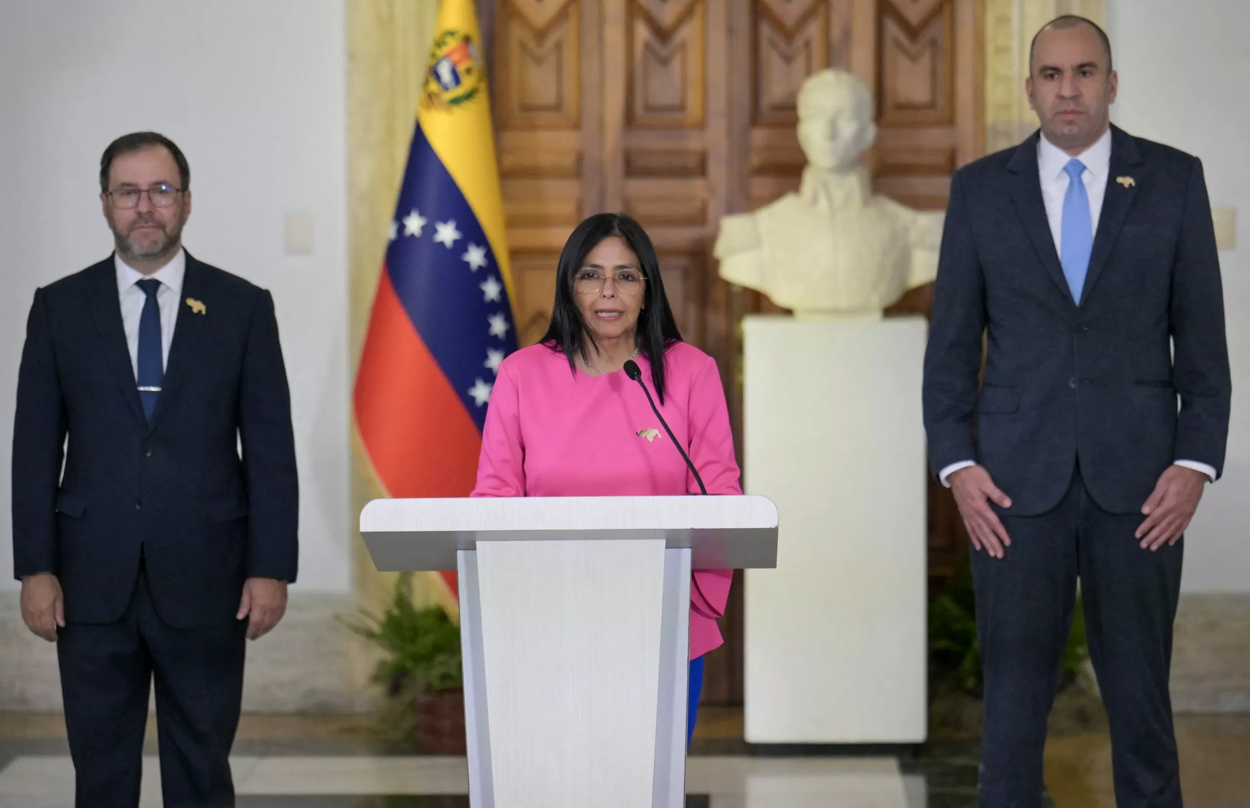 Suprema Corte da Venezuela determina que vice Delcy Rodríguez assuma presidência interinamente após sequestro de Maduro