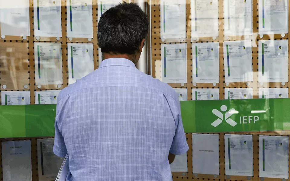 Despedimentos coletivos sobem cerca de 16% até novembro e superam total de 2024