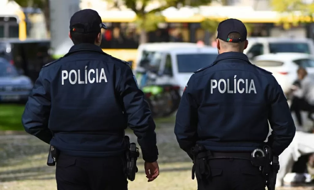 Policiais de Lisboa são presos acusados de torturar imigrantes e moradores de rua