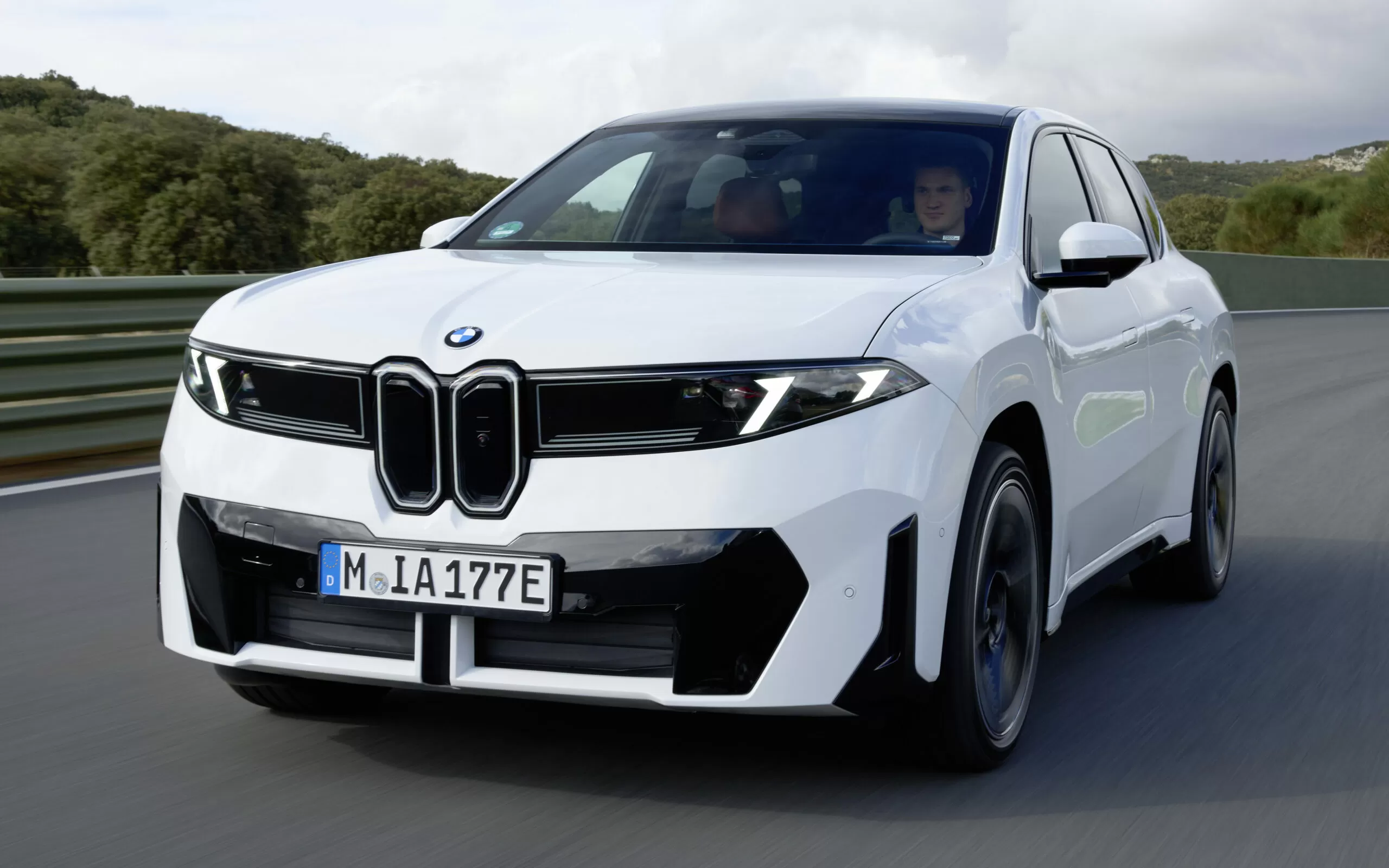 BMW iX3 exige assinatura para liberar câmera 360° e pacote ADAS