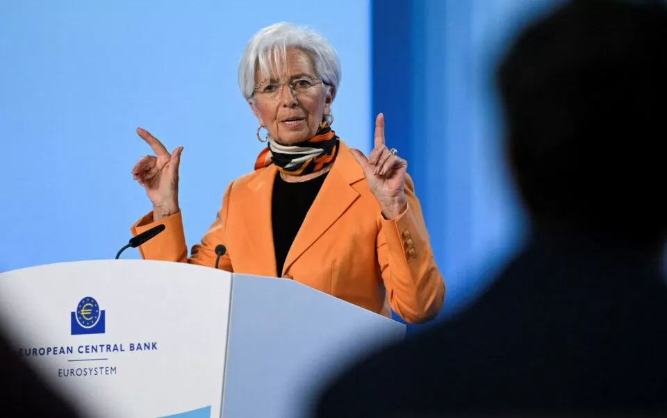 Lagarde: BCE está a monitorizar câmbios, mas tranquiliza mercados