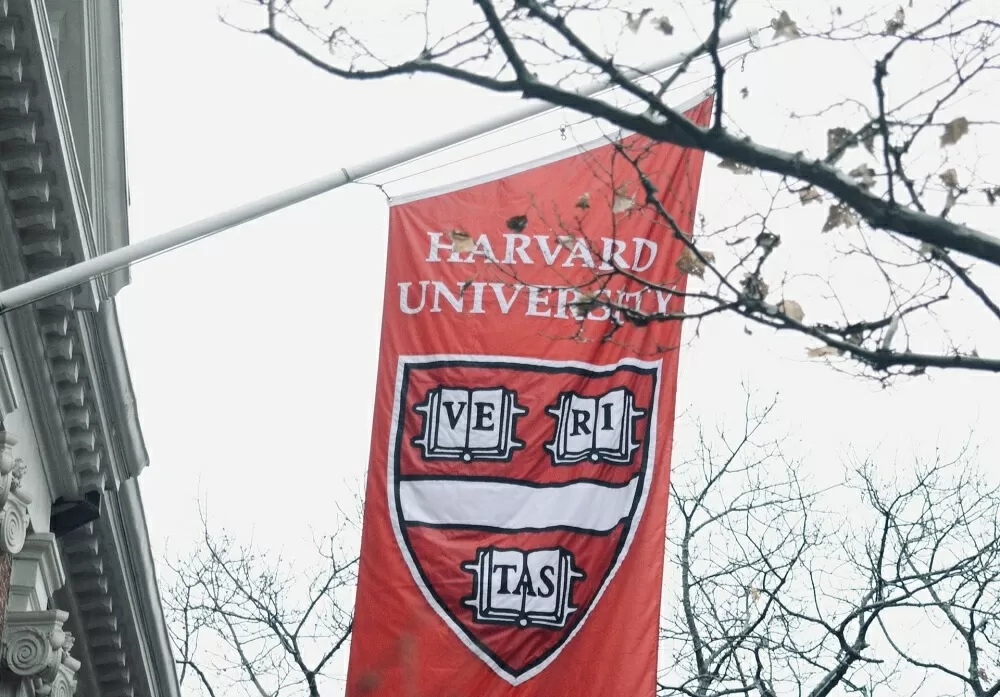 Trump quer indenização de US$ 1 bilhão de Harvard por difundir cultura ‘woke’