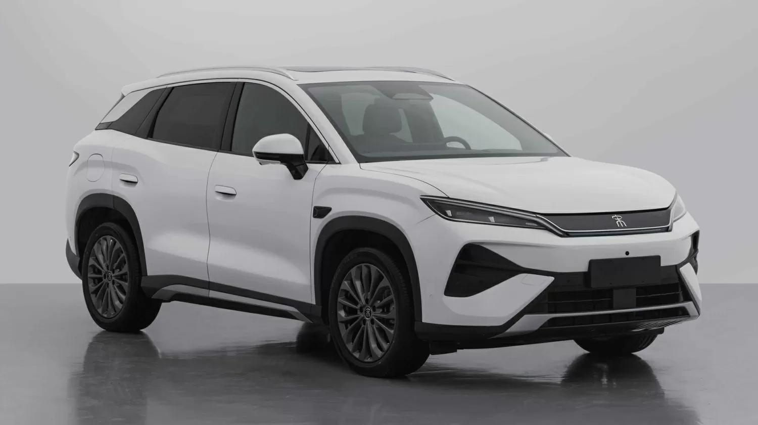 BYD Song Ultra é o mais potente da família e tem até cama para os passageiros