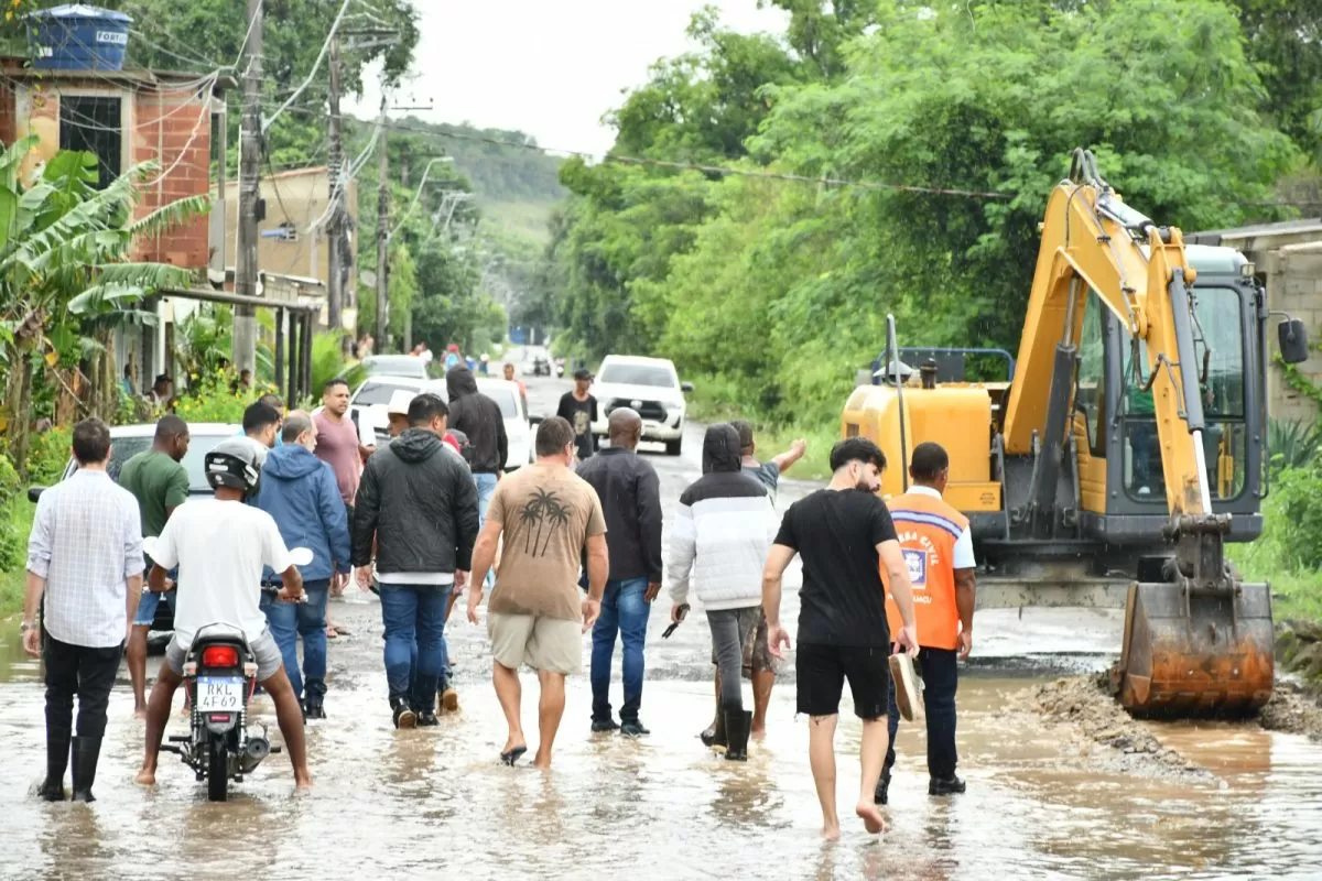 Caos após chuva no Rio de Janeiro expõe urgência de medidas de adaptação climática nas periferias e centros urbanos