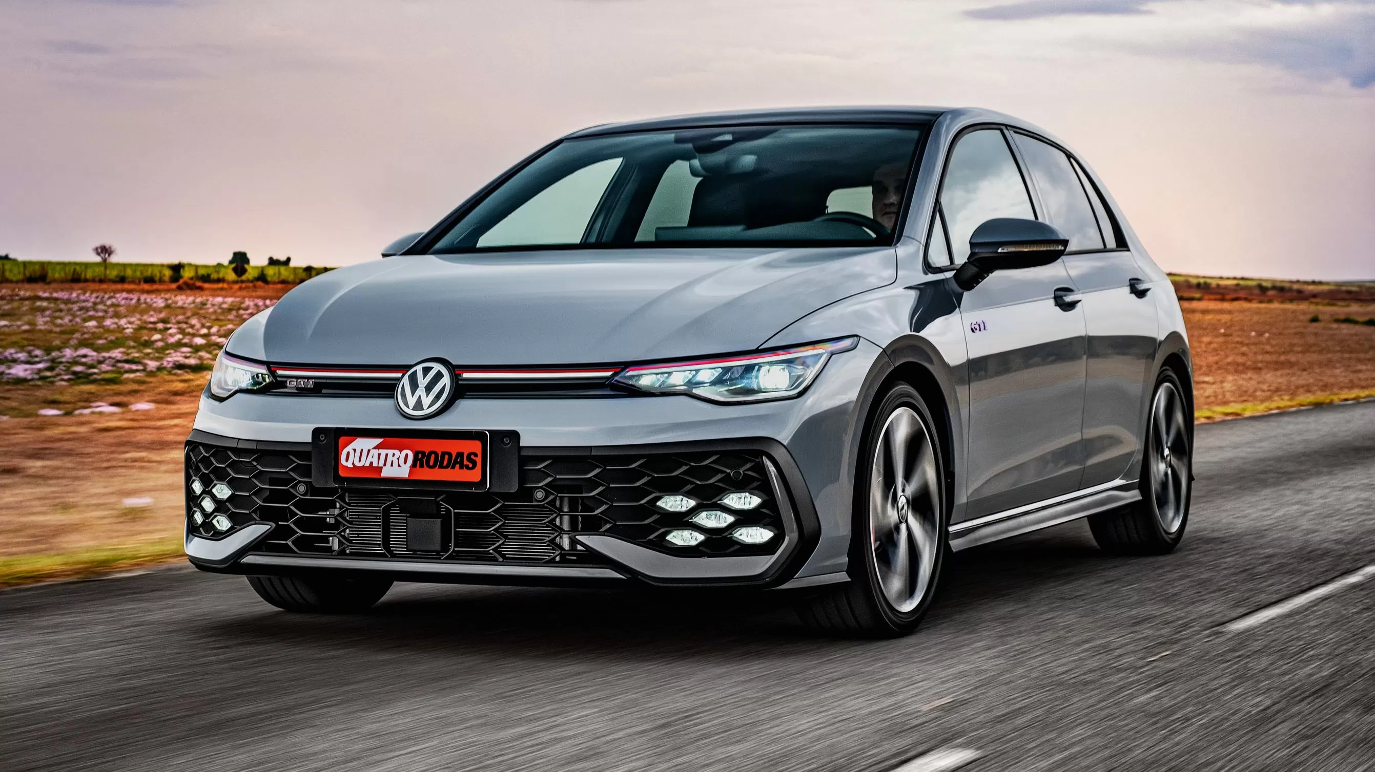 Volkswagen Golf GTI e R a gasolina terão vida longa, mesmo com versões elétricas