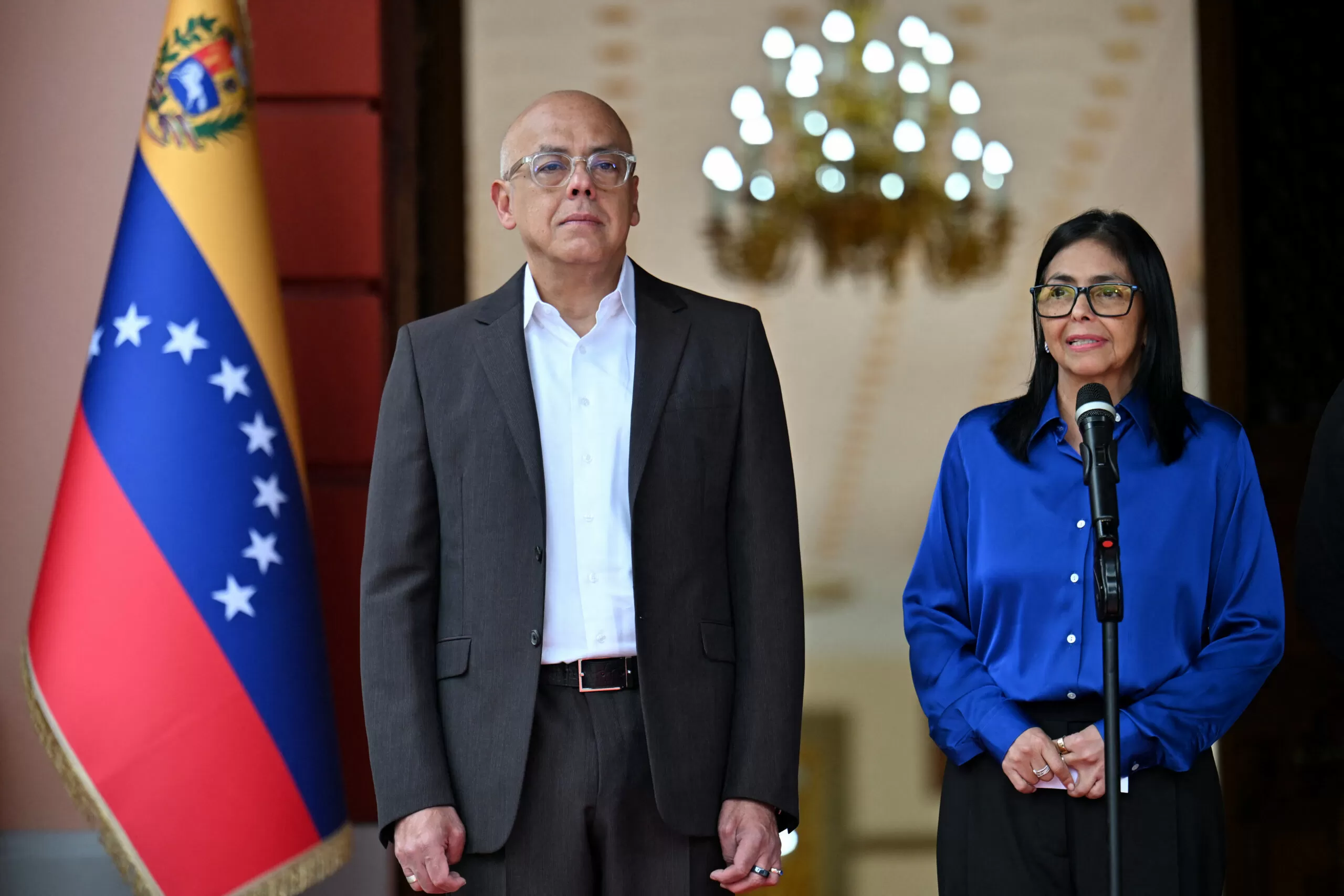 Pedido de eleições na Venezuela ‘não é democrático; é tumulto’, avalia professor de relações internacionais
