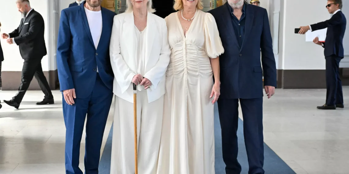 ABBA recebem a Ordem Real do Vasa. Título não era atribuído desde 1974