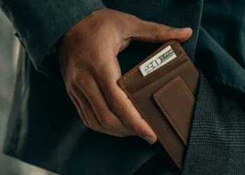 “Desmistificando as finanças: dicas para investir com confiança”