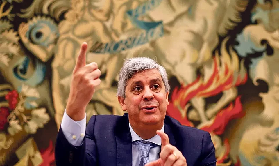 Centeno ganha mais de 18 mil euros por mês no BdP. Salário mais que compensa cortes da troika