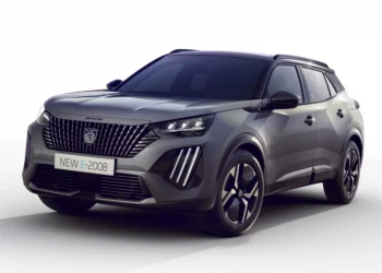 Novo Peugeot 2008 estreia em breve com visual de carro elétrico