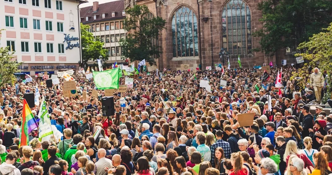 “Desmistificando a Política: Transparência e Bem-Estar Social”