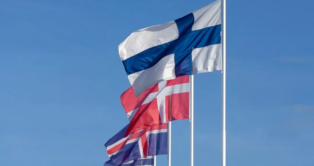 “Desmistificando a Política: Enxergando Além dos Esterótipos”