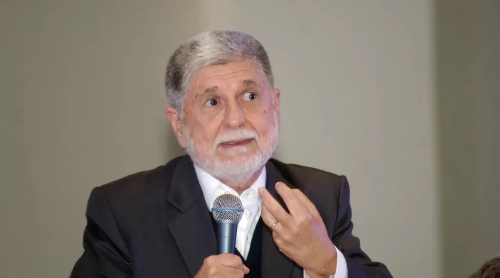 Celso Amorim se reúne com chanceler da Venezuela e discute ‘organização impecável’ do processo eleitoral do país