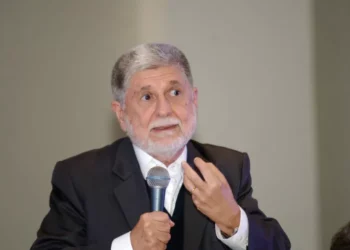 Celso Amorim se reúne com chanceler da Venezuela e discute ‘organização impecável’ do processo eleitoral do país