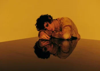 Ana Frango Elétrico canta "como amam" as pessoas queer e não-binárias