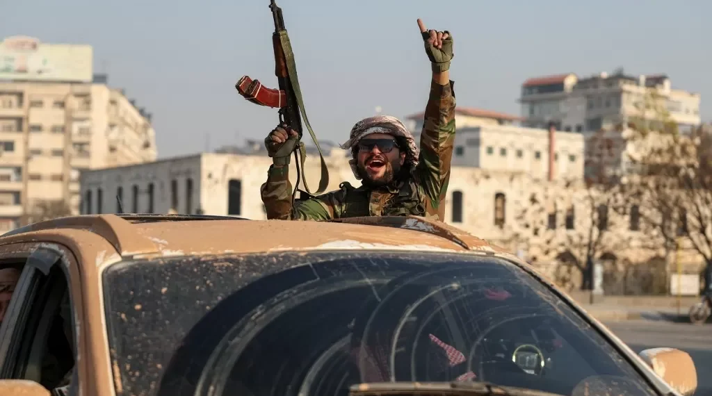 Novo líder sírio promete dissolver as facções rebeldes