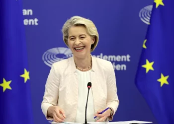 Ursula von der Leyen chega ao Uruguai e deve assinar acordo entre Mercosul e União Europeia