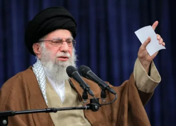 Khamenei culpa EUA e Israel em 1º pronunciamento após queda de Assad na Síria