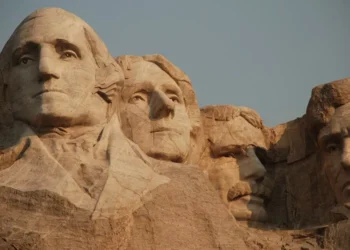 “A Importância da Política na Sociedade Moderna”