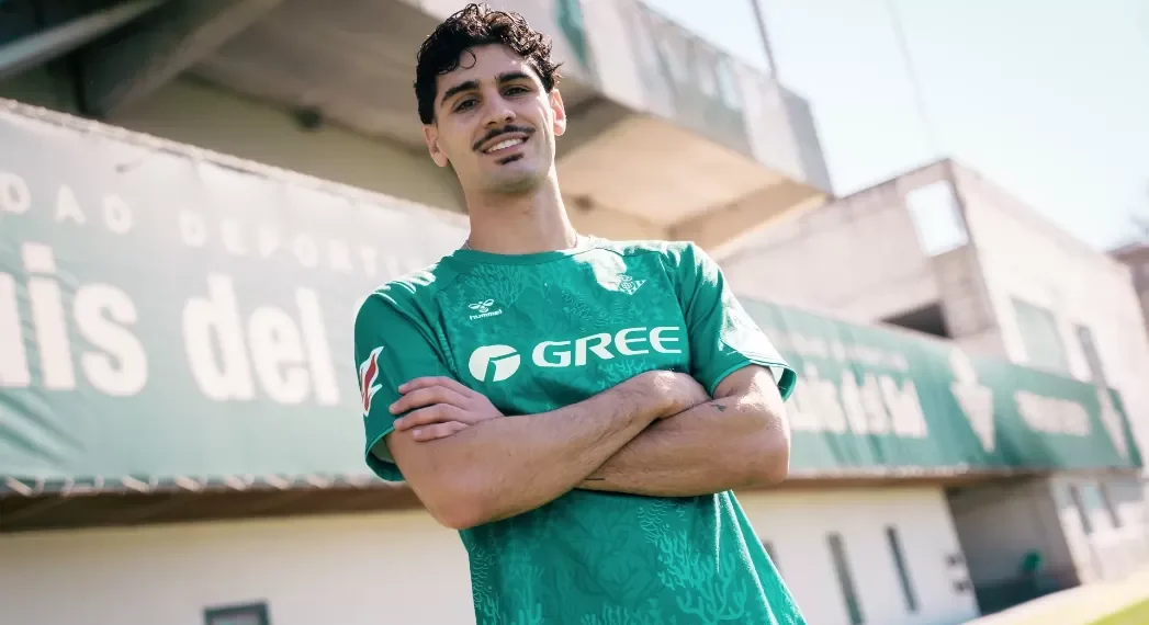 Time europeu estreia camisa feita de algas marinhas; veja