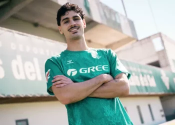 Time europeu estreia camisa feita de algas marinhas; veja