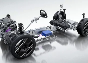 Dona da Fiat compra fábricas de câmbio que faz híbrido leve funcionar como elétrico