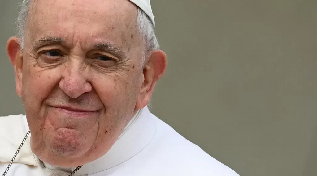 Estado de saúde do papa Francisco segue ‘crítico’, anuncia Vaticano
