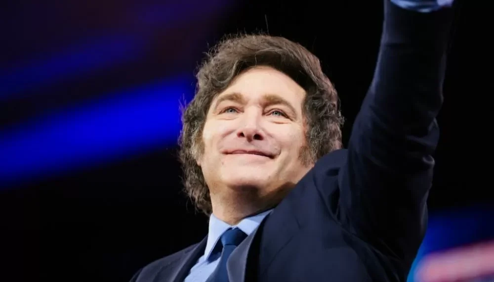 Javier Milei é homenageado como economista do ano pela Ordem dos Economistas do Brasil