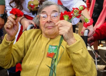 Encontro Hispanoluso de Poesia homenageia Celeste Caeiro, mulher dos cravos