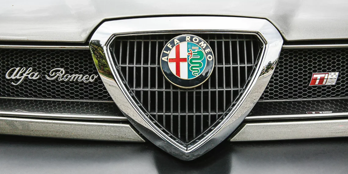 Novo CEO da Stellantis decidirá quais das 15 marcas do grupo podem sobreviver