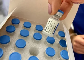 Aliança Global para as Vacinas alerta que redução do financiamento dos EUA pode matar mais de um milhão de pessoas