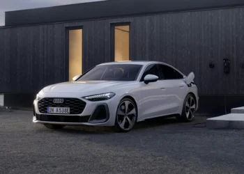 Audi A5 agora tem versão híbrida plug-in com 110 km de autonomia elétrica