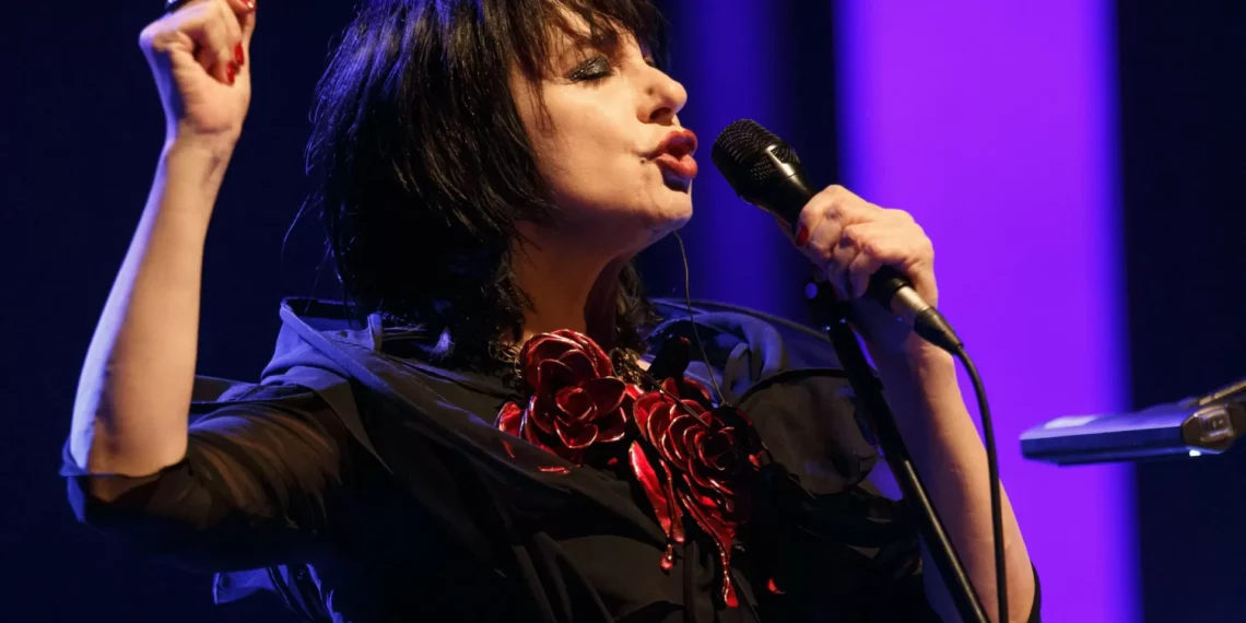 Quadros, vestidos, joias da fadista Mísia vão a leilão ‘online’