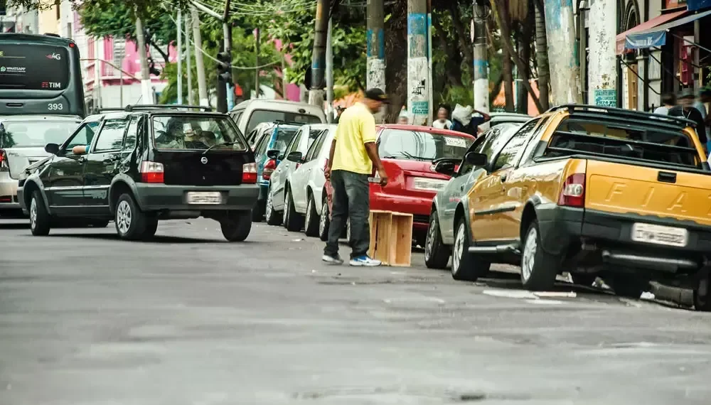 Projeto de lei pode punir flanelinhas por extorsão com até 8 anos de prisão