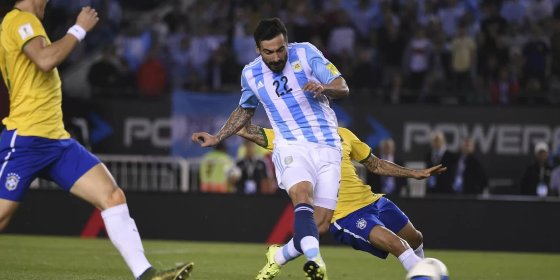 AFA posta mensagem contra racismo, mas internautas reagem com macacos