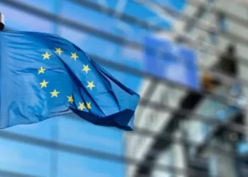 Bruxelas quer regras do défice aliviadas em abril e futuro mercado único de defesa na UE