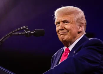 Trump revoga permissão temporária de permanência nos EUA de mais de 500 mil imigrantes