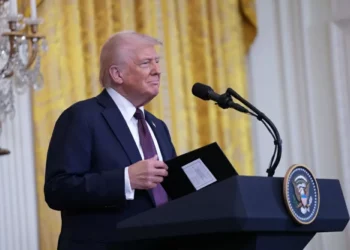 Trump conta que escreveu ao líder supremo do Irã para propor negociações sobre o programa nuclear