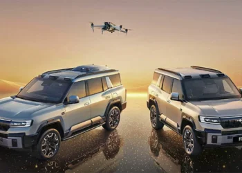 Carros da BYD já podem sair de fábrica com drone no teto – mas não é barato