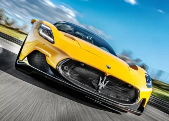 Stellantis pode vender Alfa Romeo e Maserati devido à guerra tarifária