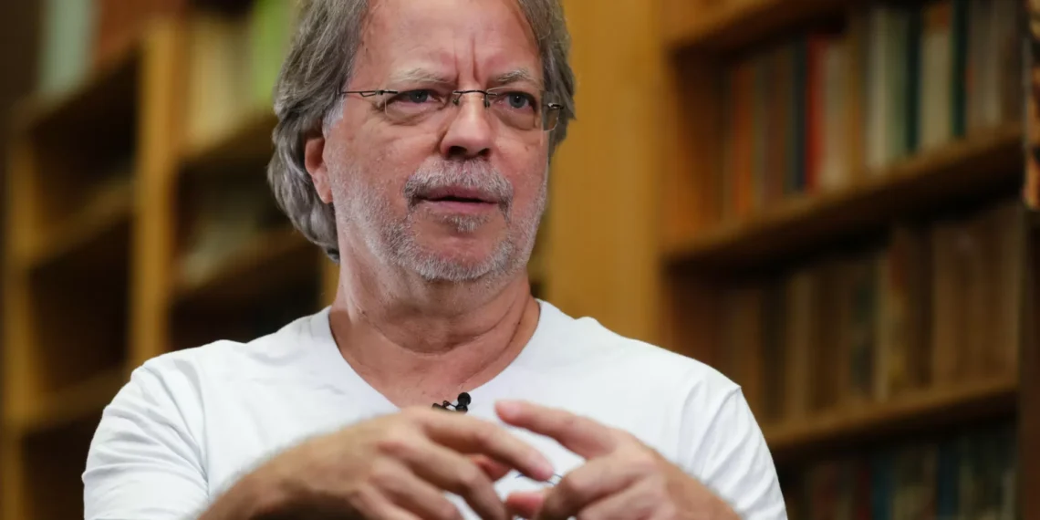 Mia Couto, o otimista sem esperança que há 50 anos viu nascer Moçambique