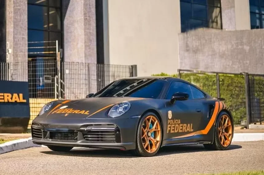 Porsche 911 Turbo apreendido vira viatura da PF em Santa Catarina