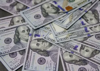 Dólar sobe mais de 3% em meio a tensões comerciais entre EUA e China