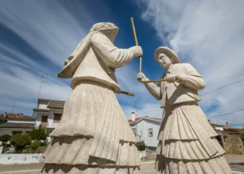 Danças dos pauliteiros nas festas de Miranda são património imaterial