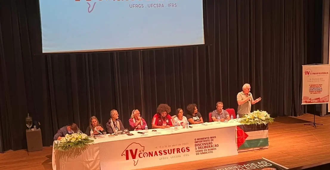 Congresso de servidores da educação federal em Porto Alegre aprova agenda de lutas