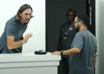 Zubeldía discute com jornalista após empate do São Paulo