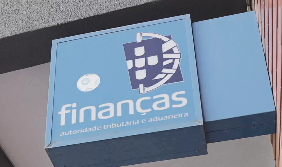 Fisco alerta para emails e SMS fraudulentos que estão a ser enviados a contribuintes